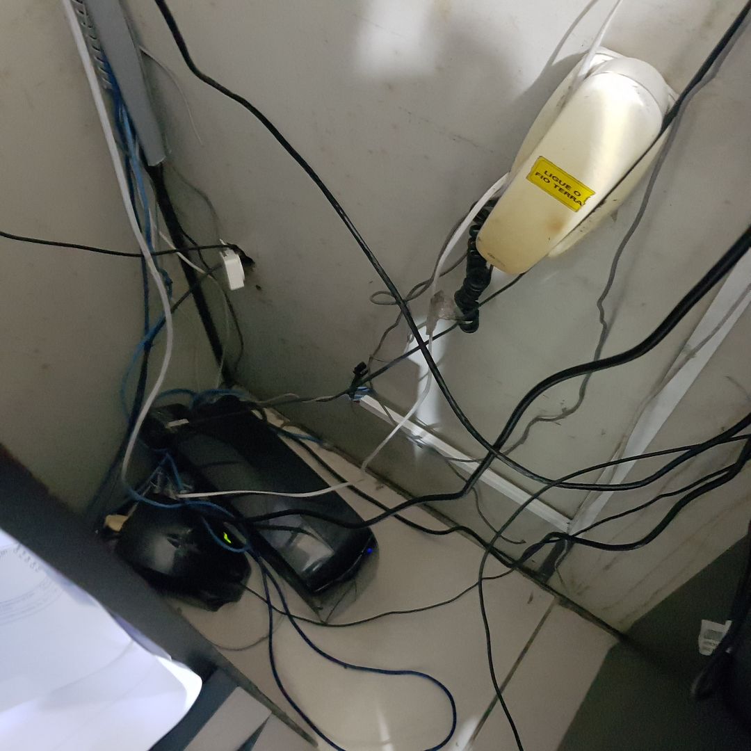 Fim da bagunça de fios e cabos do computador